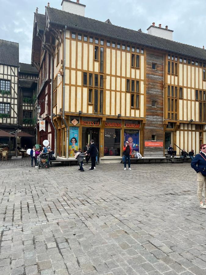 Coeur De Bouchon Apartment Troyes Exterior photo